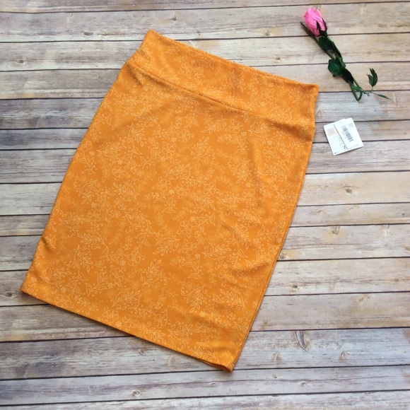 LuLaRoe Dresses & Skirts - Lularoe dark yellow white floral Cassie NWT 2XL